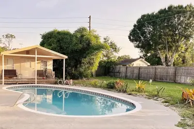 Image de Best Location   -   2 suites   -   Sleeps 14   -   Pool   -  Close to Beaches