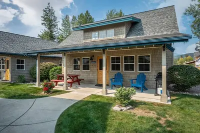 Image de Coast Is Clear - Courtyard Beach Bungalow