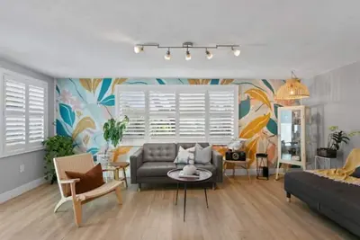 Image de Family friendly tropical oasis with large yard minutes from the Gulf beaches