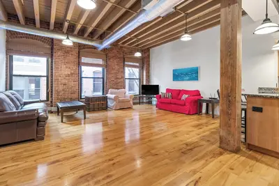 Image de A Downtown Loft 2 Bedroom!
