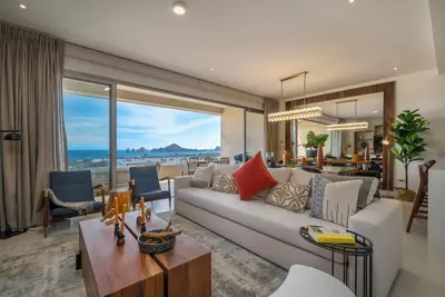 Image de Condo de Luxe avec Vue sur la Mer, Balcon et Piscine