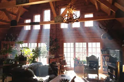Image de Rare private cabin retreat surrounded by 1700 acres of woods, yet close to town.