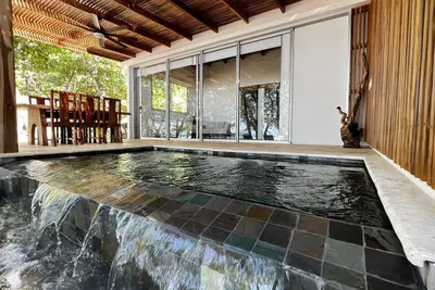 Image de Beachfront villa Juana right on the water!