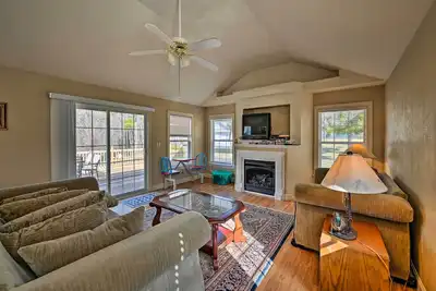 Image de Serene Blue Ridge Getaway in Galax w/ Yard!