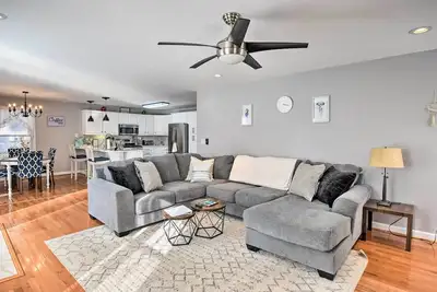 Image de Norfolk Beach House Rental w/ Private Pool!