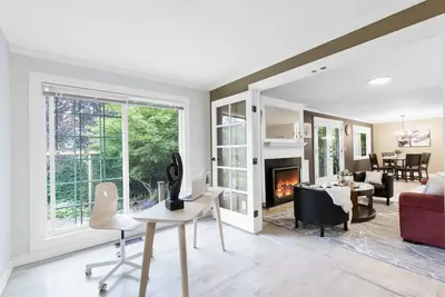 Image de Cozy furnished 3-bedroom pet-friendly rambler in Bellevue