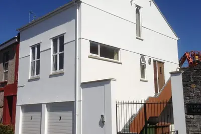 Image de 'Hidden Jewel' city centre + Free Parking.