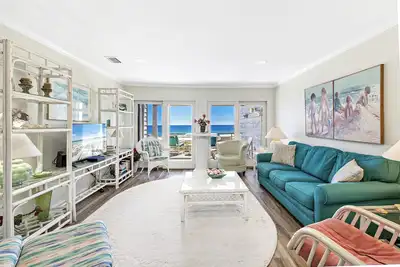 Image de Needle Rush Point D33 | Walk to FloraBama | 2 Pools | Boat Slips | My Beach Getaways