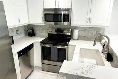 Image de New! Luxury Modern 1Bd Condo, close to the beach