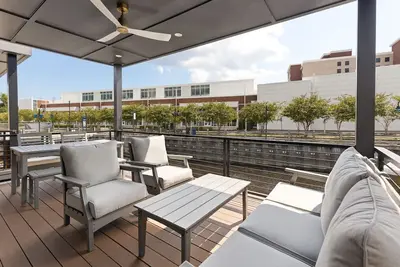 Pet Friendly Floating Villa - Inspiration at The Cove - Downtown Wilmington