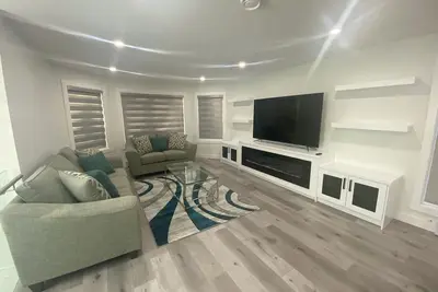 Image de Newly Redesigned and Spacious Home in Surrey