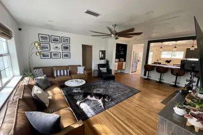 Image de Coastal Paws Retreat: Where Canines and Coastlines Collide!