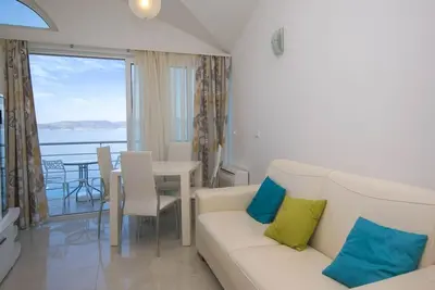 Image de Appartement d'une chambre avec le balcon et la vue sur le mer Brela, Makarska (A-20739-f)