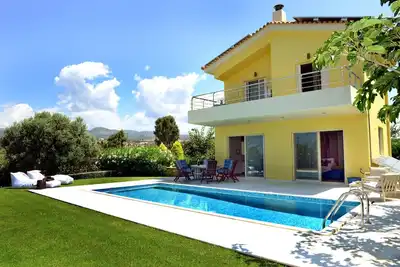 Image de Citron Pale Villa with Private Pool
