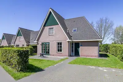 Image de Villa avec bain Ă remous et sauna Ă Makkum