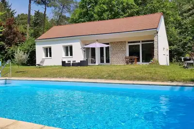 Jolie maison en pleine foret