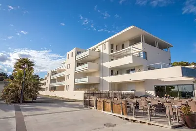 Image de Soleil et détente à Mèze : bel appartement proche plage avec terrasse et jardin