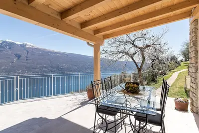 Image de Glicine: with amazing lake view and Garden
