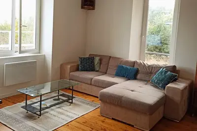 Image de Maison chaleureuse et familiale idéalement située.
