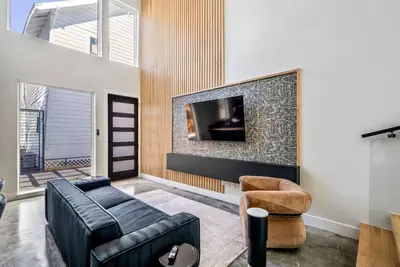 Image de Dark loft  · The O’Four Lofts - Midnight Lux