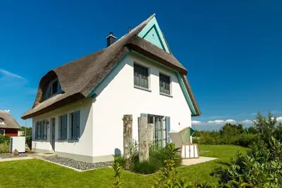 Image de Vacation home \"Nautilus\" with covered loggia and view of Rügen