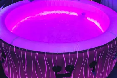 Image de Charleston King Suite Hot Tub Fire Place Patio 1