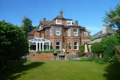 Image de Charming Three Bedroom Garden Apartment - With Parking