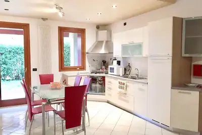 Image de Apartment with garden in quiet and strategic location