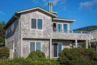 Image de Spectacular oceanfront, dog-friendly home located in the heart of Yachats.