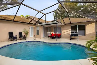 Image de Queen Guest Suite with Pool View and Nearby Lake