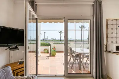 Image de Appartement 'Art- Apartamentos Revilla Tacke C' avec vue sur la mer et balcon