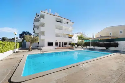 Appartement 'Dreamalvor' avec vue sur la mer, Wi-Fi et climatisation.