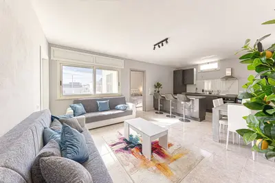 Image de Appartement \"Lussuoso\" près de la plage avec terrasse privée et climatisation