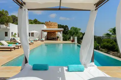 Image de Villa 'Llosas De Dalt' avec vue sur mer, Wi-Fi et climatisation.