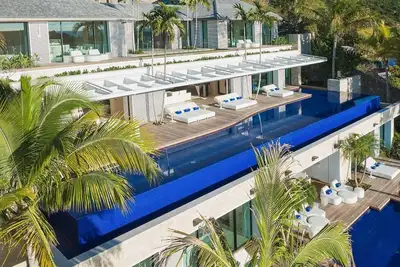 Embrace (4/5 Rooms) Luxury villa