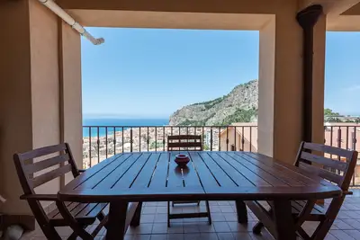 Image de Appartement \"Moderno\" avec vue sur la mer, Wi-Fi et climatisation.