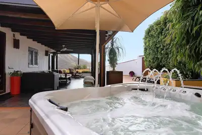 Image de Maison de vacances 'Los Jazmines' avec vue sur la mer, bain à remous privé & Wi-Fi