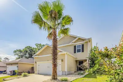 Image de Willow's Retreat: Modern Comforts Meet Outdoor Bliss in This Spacious Pensacola Haven