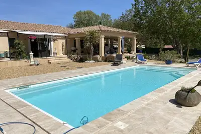 Image de Style provençale, site très calme, à 3 min. du village, et des        commodités