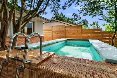 Image de E. Austin Family Hangout! Pool & Bbq -Fully fenced