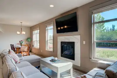 Image de Spacious 3Bdm Gallatin Green Condo | Trail Access