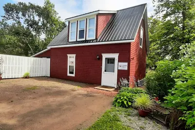 Image de Renovated historical barn in Malpeque. . close to several beaches and Cabot Park.
