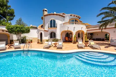 Image de Magnifique villa bifamiliale avec piscine privée chauffée (option)