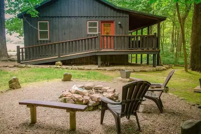 Image de Forest Cabin #2 at Camp Because I Said I Would
