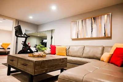 Image de 16 Guests|Adjacent Residences|Hot Tub/Ping Pong