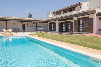 Image de Exclusive villa 1 minute walk from the beach, pool and gardens.