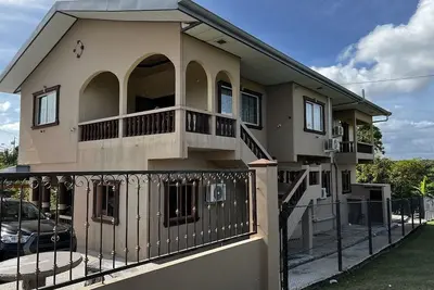 Image de Cozy 3 Bedroom 2 Bathroom