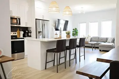 Image de Chic Modern Home|King Bed|Fireplace|Disney+