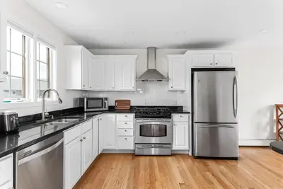 Image de Newport Vacation Townhome w/ Rooftop - 3 min from Easton's Beach