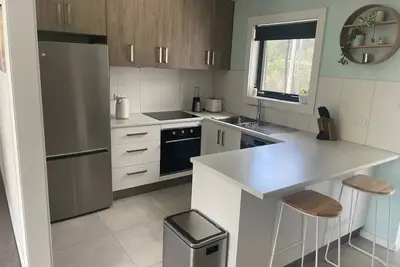 Image de Little White House on Ecclestone close to city centre and Tamar Valley Wineries!